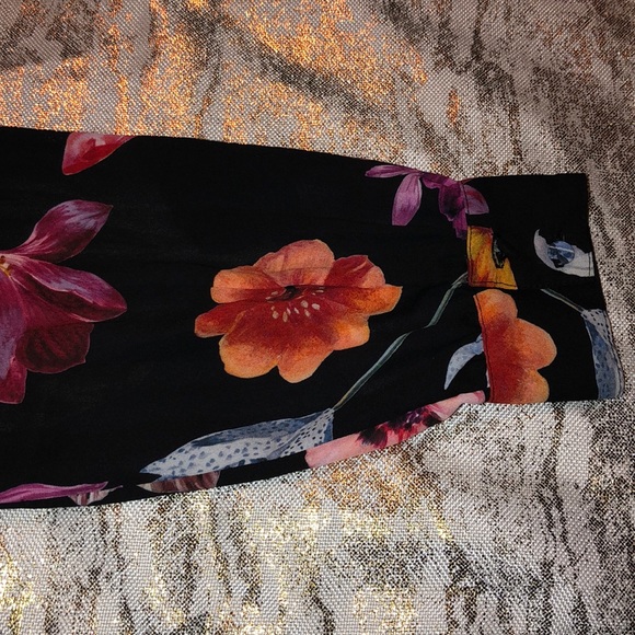 Tie-neck midi dress in midnight Dutch floral - Picture 8 of 8